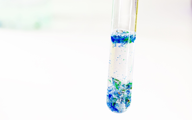 análisis de microplásticos en el agua
