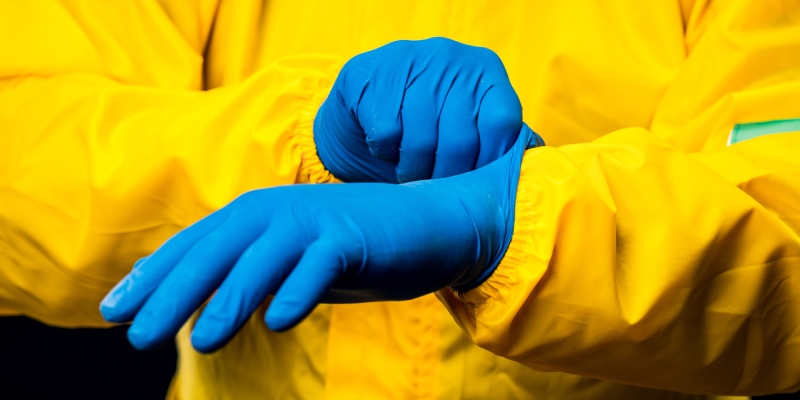 guantes en el control de plagas